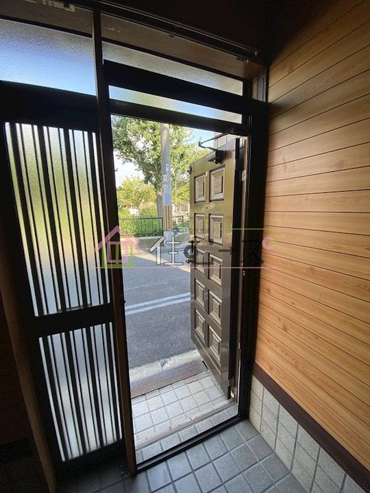 大阪府大阪市住吉区遠里小野7丁目(一戸建)の賃貸物件の玄関