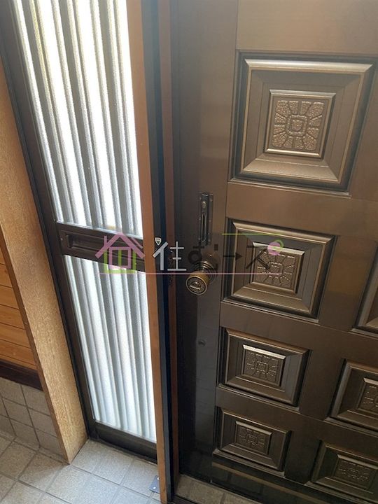 大阪府大阪市住吉区遠里小野7丁目(一戸建)の賃貸物件の玄関