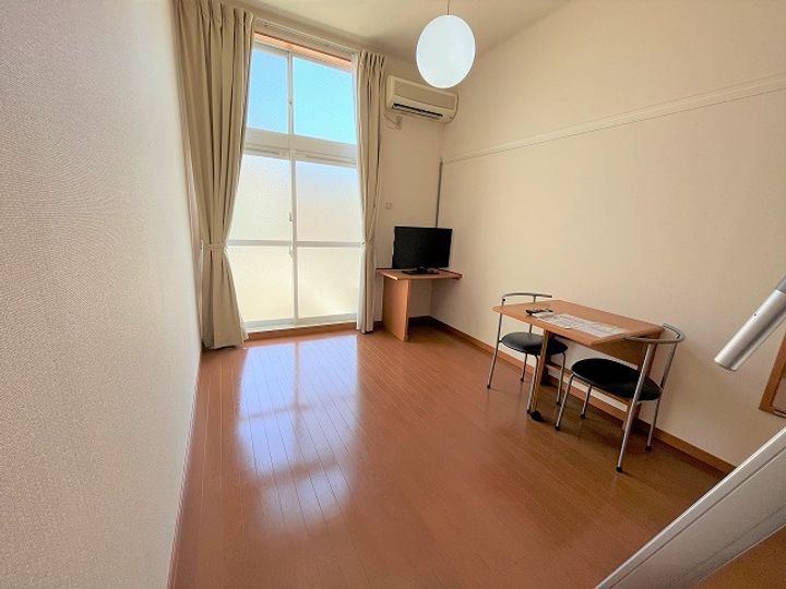 レオパレスヴィヴレ大弥の居間