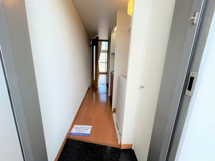 レオパレスヴィヴレ大弥の玄関