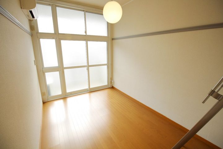 レオパレス東住吉の居間