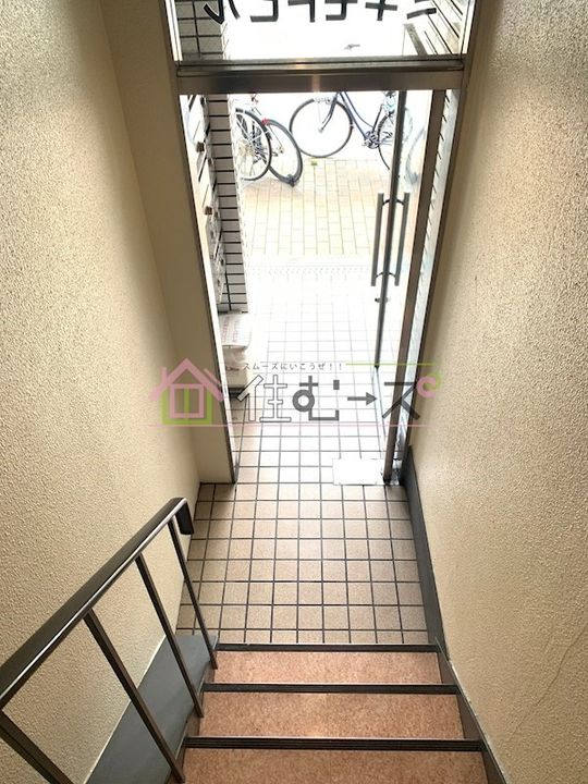 ミキモトビルの玄関