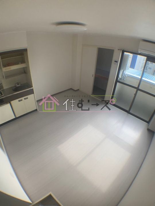 ミキモトビルの居間