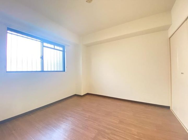 シャルム千里丘の居間