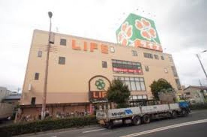 サン&ピースの周辺