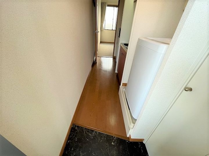 レオパレスメイクリポーズの玄関