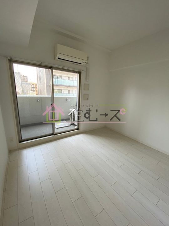 エスリード心斎橋EASTの居間