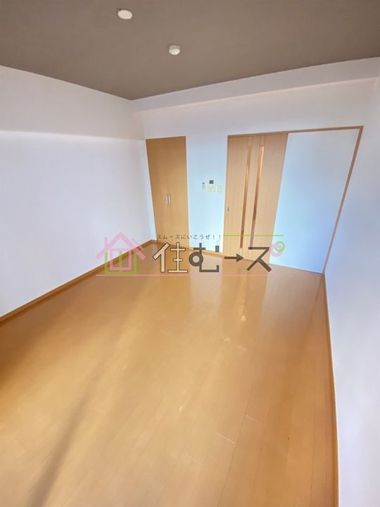 クレアート難波南の居間