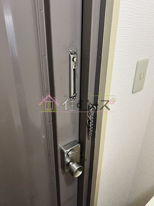 多田マンションの玄関