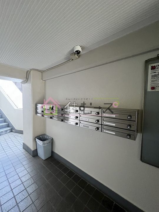 多田マンションの玄関