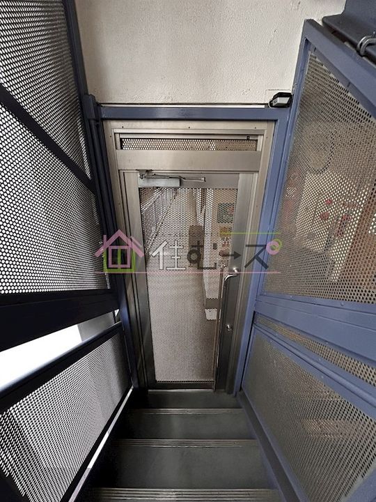 ウェルバート瓜破の玄関