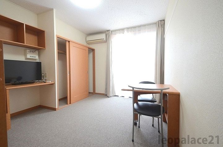 レオパレス本田ハイツの居間