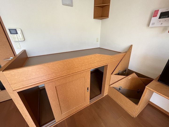 レオパレス二田の居間