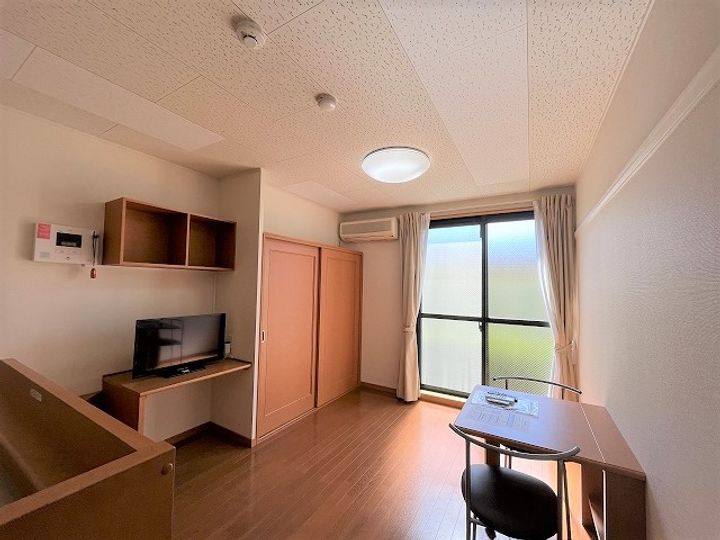 レオパレス二田の居間