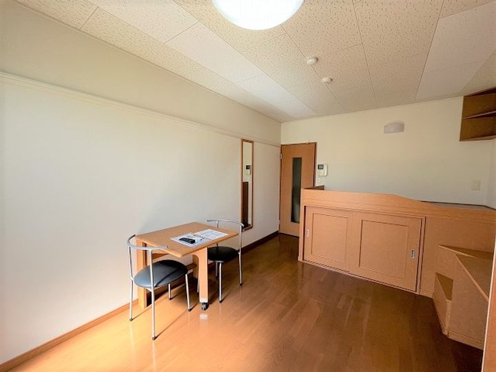 レオパレス二田の居間