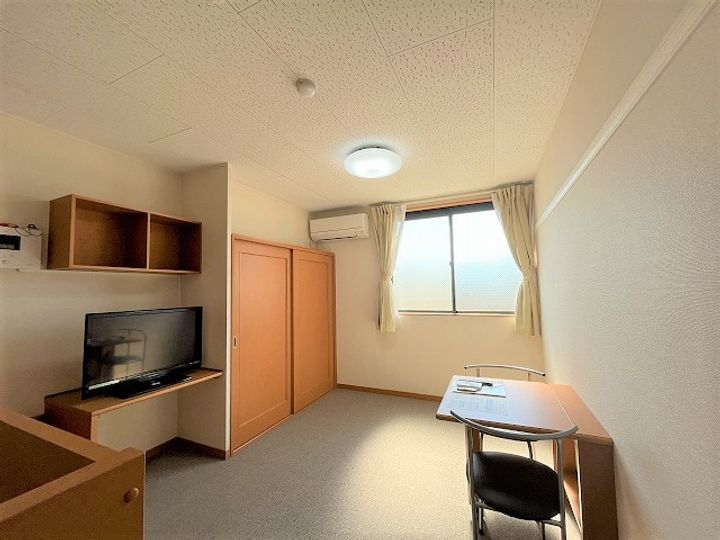 レオパレス二田の居間