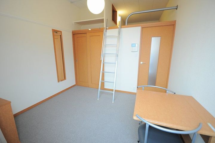 レオパレスヴェセルの居間