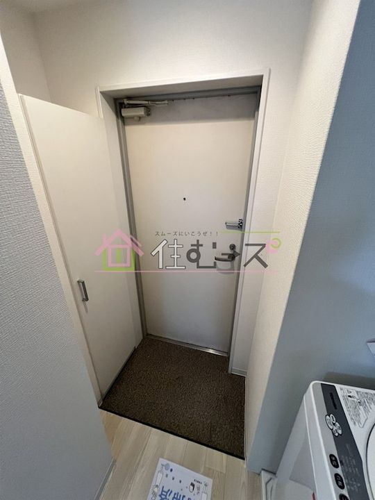 クリスタル昭和の玄関
