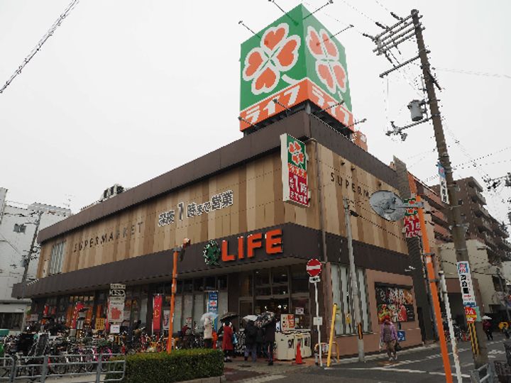 クリスタル昭和の周辺