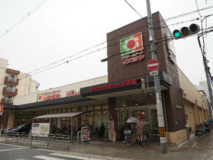 クリスタル昭和の周辺