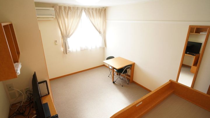 レオパレスWINの居間