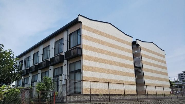 レオパレス虹の架け橋の外観