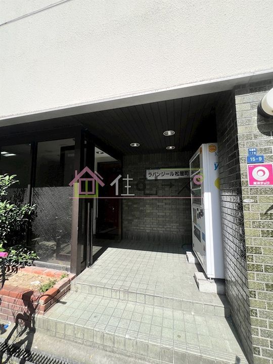 ラパンジール松屋町の玄関