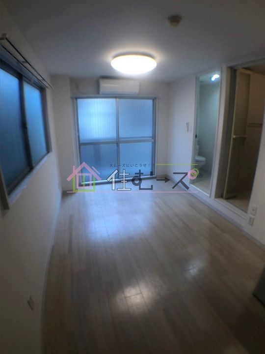 新大阪ハイツの居間