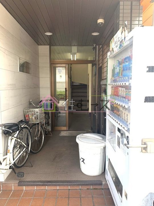 田川ロータリーハイツの玄関
