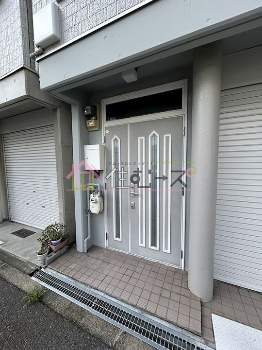 大阪府大阪市東住吉区矢田1丁目(一戸建)の賃貸物件の玄関