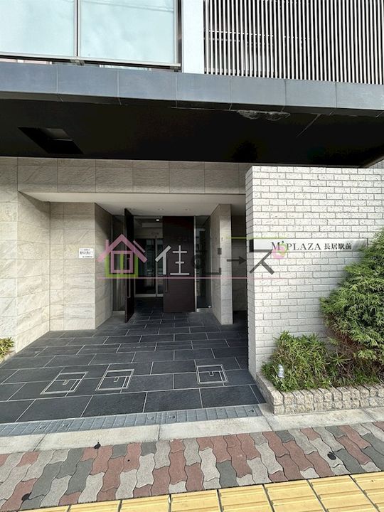 M’プラザ長居駅前の玄関