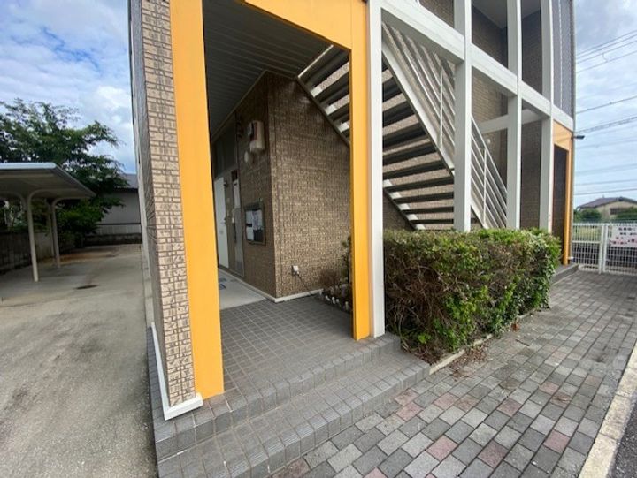 レオパレス花屋敷の外観