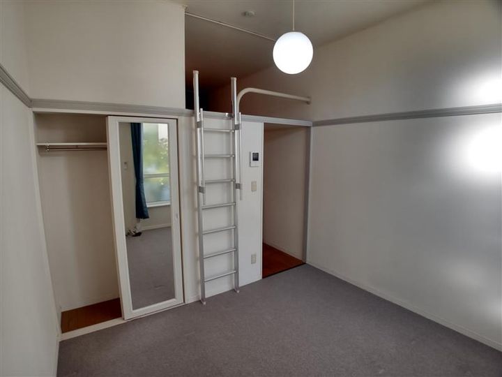 レオパレス花屋敷の居間