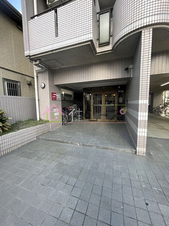 メロディーハイム大今里の玄関