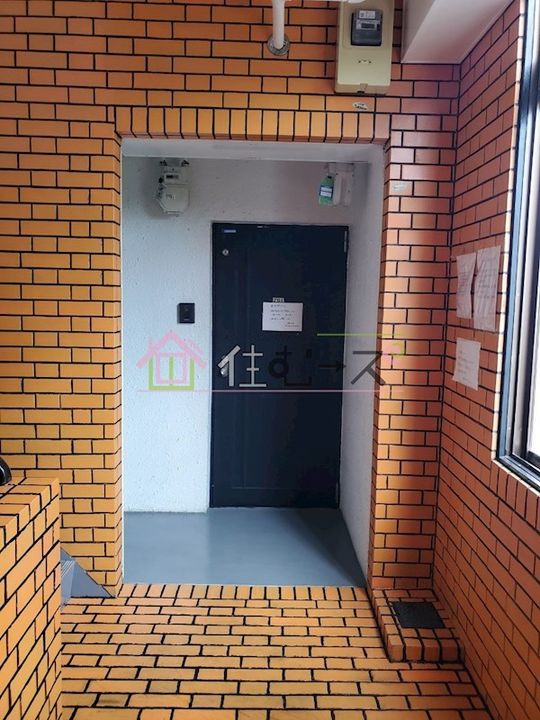 井上ビルの玄関