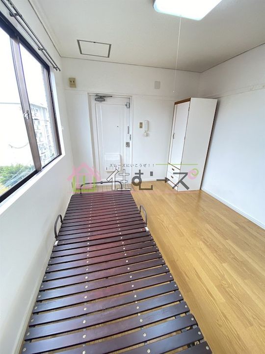 井上ビルの居間