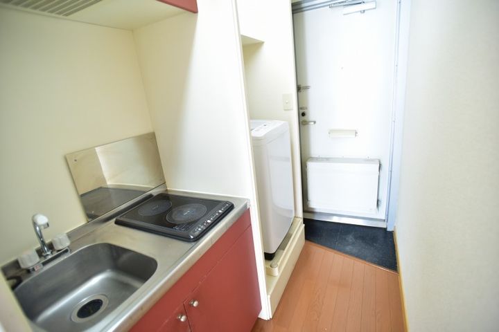 レオパレスWAKABAの玄関