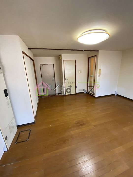 吉田ビルの居間