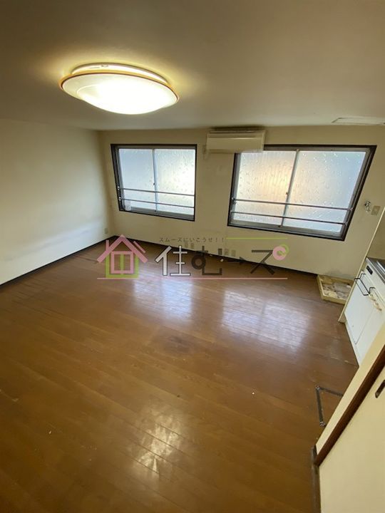 吉田ビルの居間