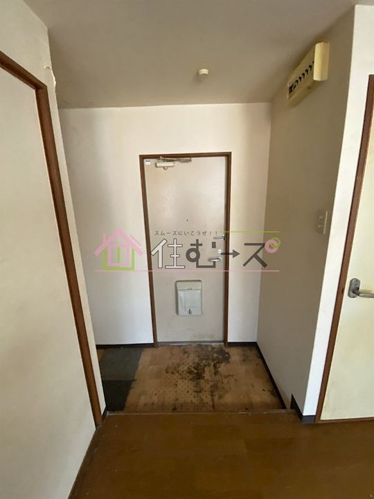 吉田ビルの玄関