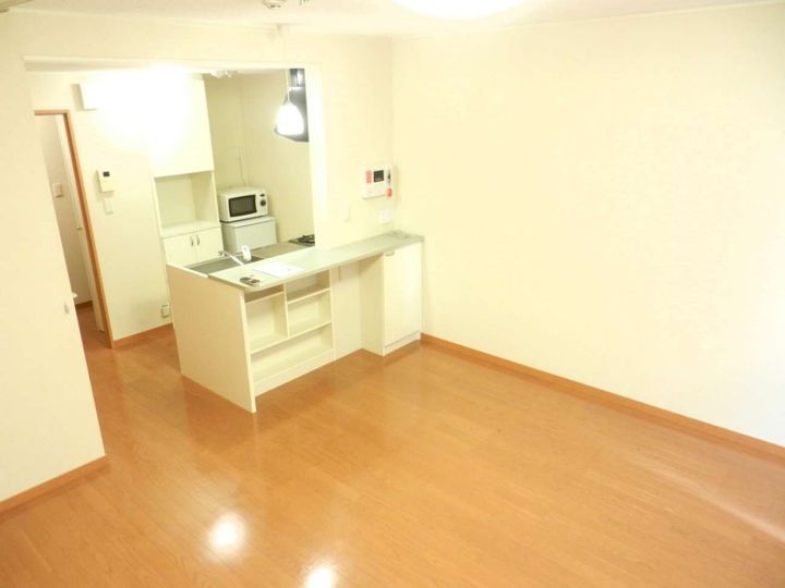 レオパレスウォームコーポ深阪の居間