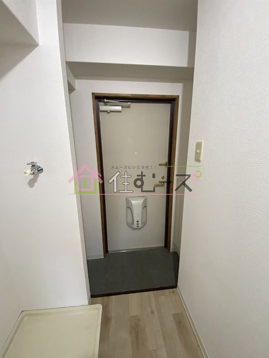 ドミール桜川の玄関