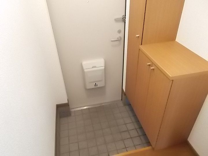 サンヒルズ千代田IIIの玄関