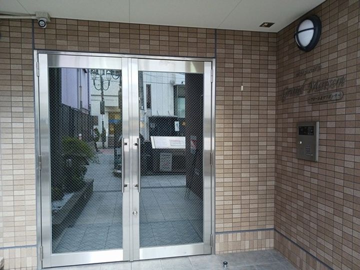 フロールマリポッサの玄関