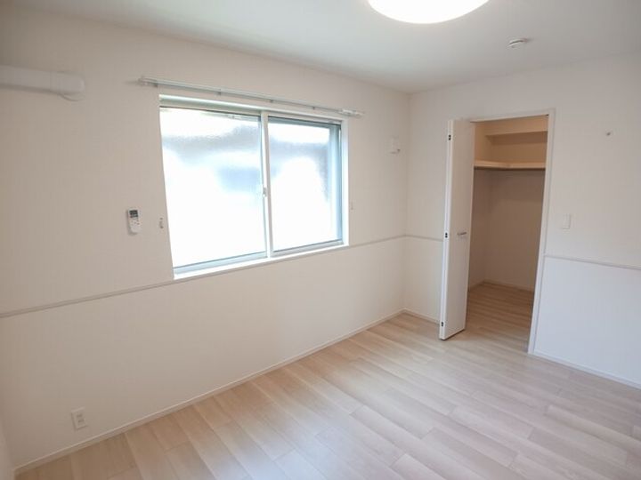 ザ・ビレッジグリーン山口町IIの居間