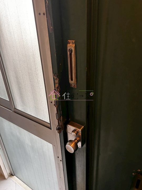 ローズハイツの玄関