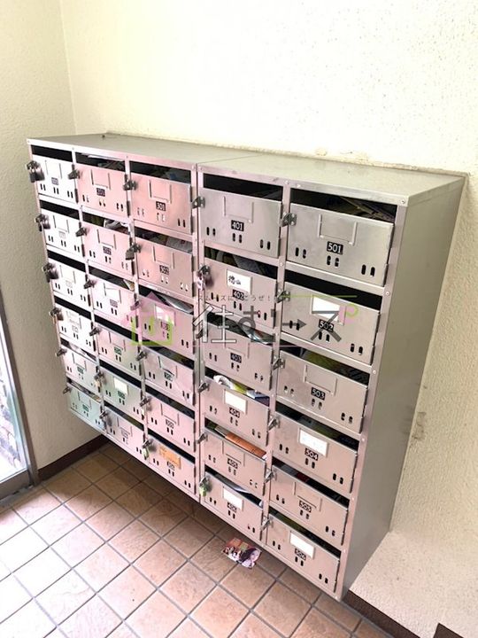 フォレストゲート岸里東の玄関