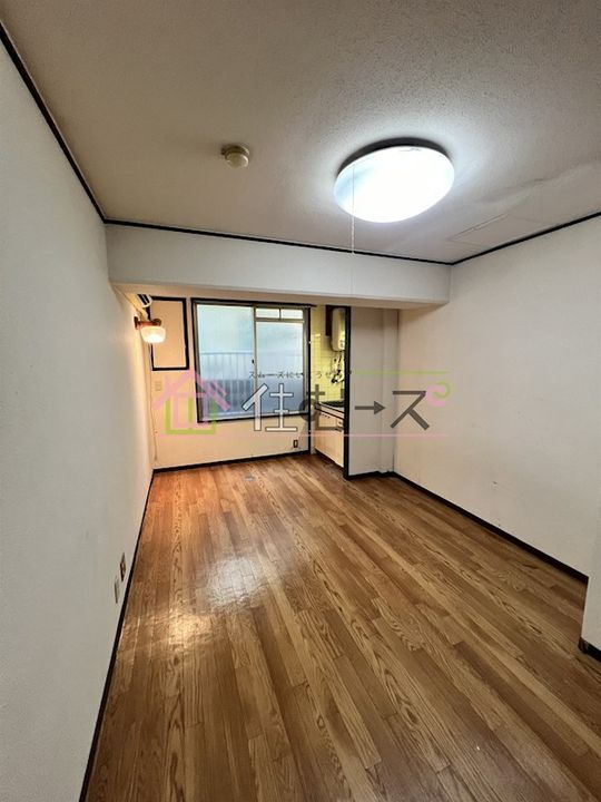 フォレストゲート岸里東の居間