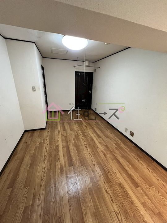 フォレストゲート岸里東の居間