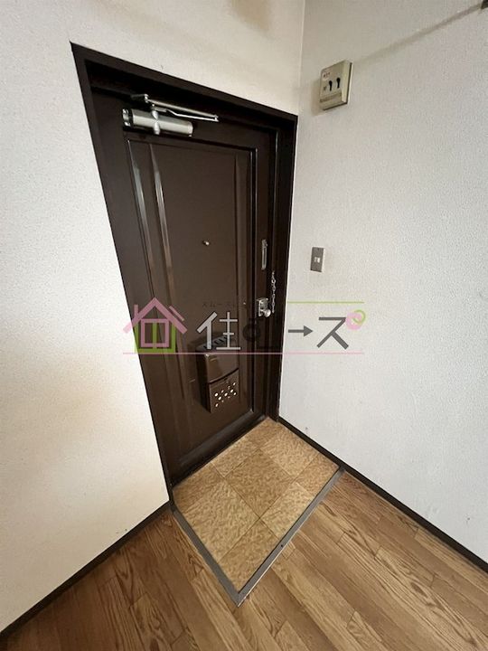 フォレストゲート岸里東の玄関